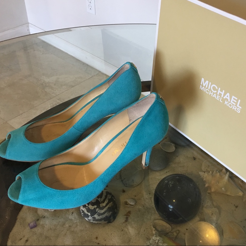 Designer Shoes - Picture 2 of 2